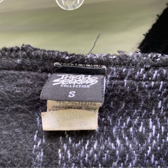 Thrill Seekers Mexican black pullover, size small - Picture 14 of 15
